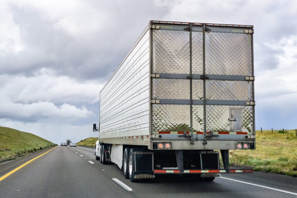 truck-driving-on-the-interstates-california-2024-12-02-16-38-54-utc.jpg